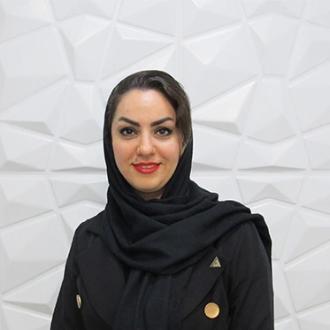 خانم حسینی مدیر عامل شرکت زیبایی